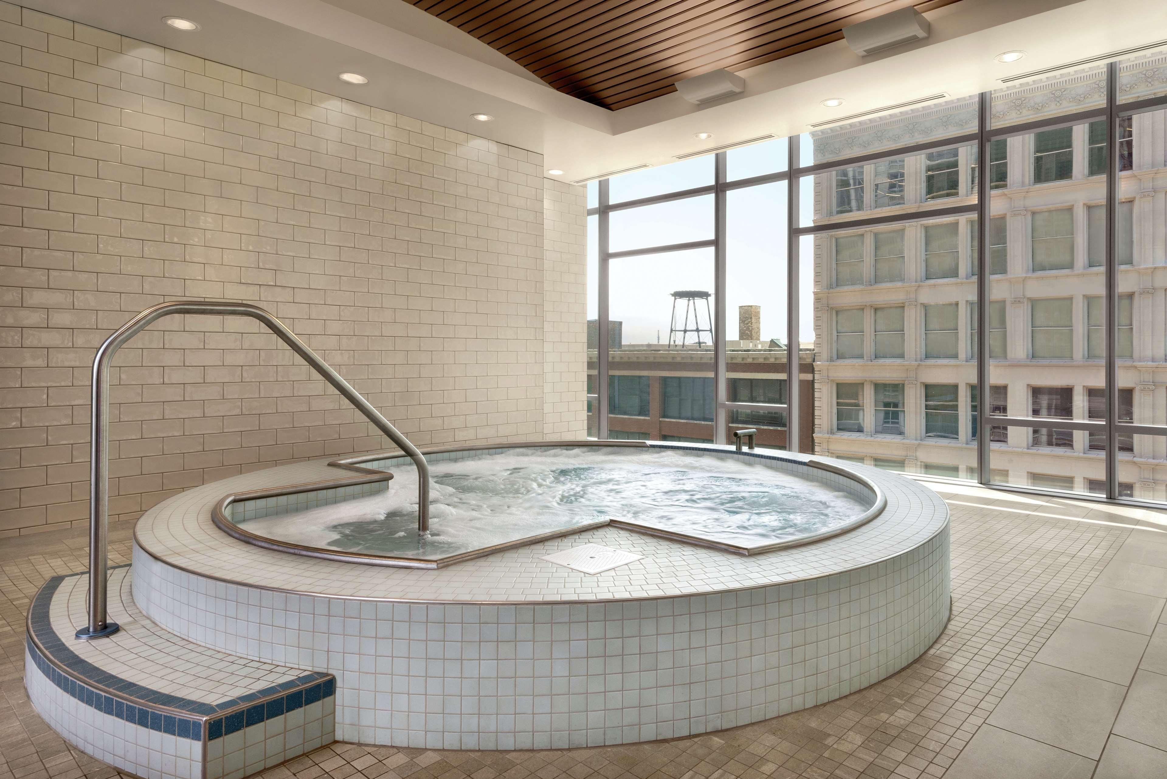 Hilton Garden Inn Chicago Downtown South Loop Exterior photo