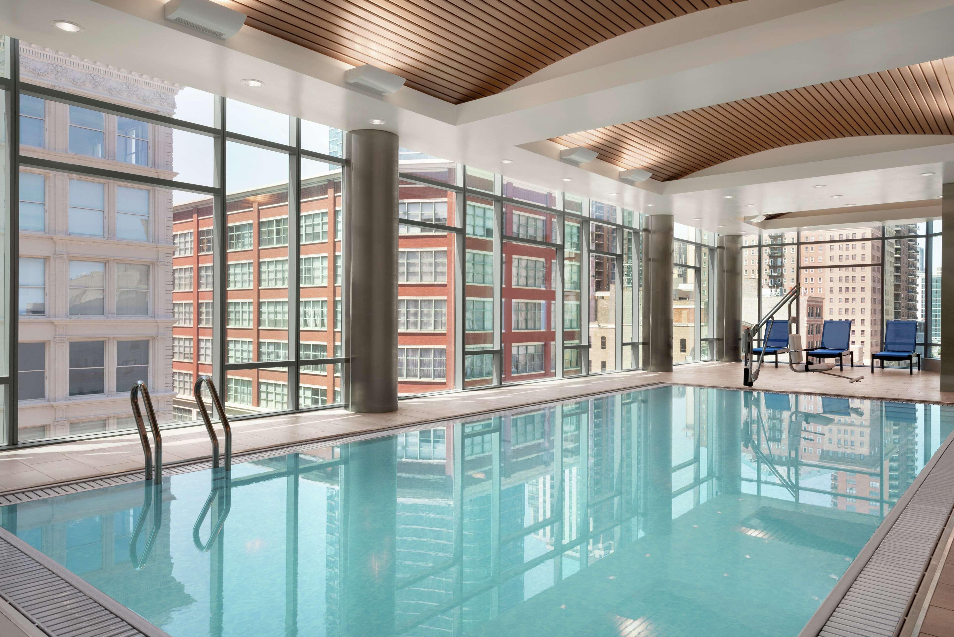 Hilton Garden Inn Chicago Downtown South Loop Exterior photo